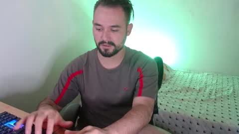 Dereck Mills3 online show from March 16, 3:42 am