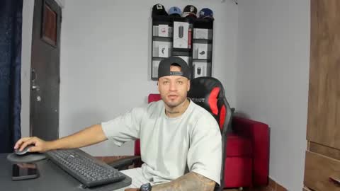 Snapshot of dereckgreen chatting on February 7, 4:06 am dereckgreen online show from February 7, 4:06 am
