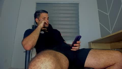 dereckhardd online show from April 11, 7:45 am