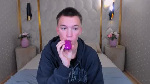 Derek online show from November 18, 1:03 pm