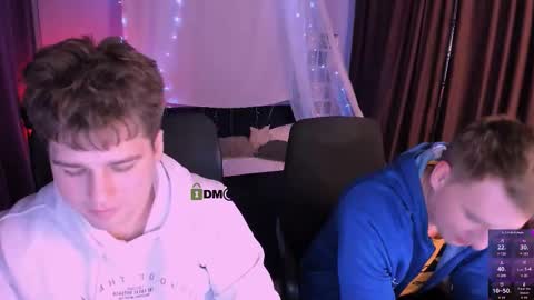 derek_hawk_ online show from December 20, 8:05 pm