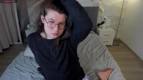 Derek online show from February 25, 6:23 pm