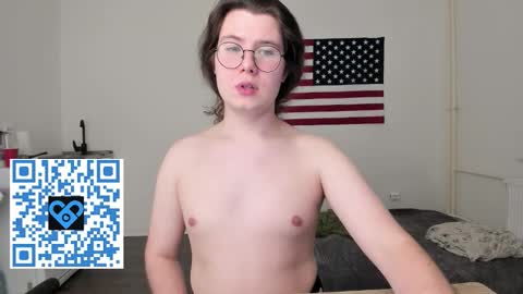 Derek online show from October 15, 6:53 pm