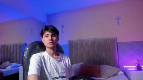 derek_sinn online show from March 8, 3:21 am