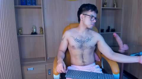 derek_voss online show from May 5, 1:06 pm