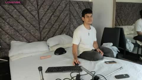 derek_voss online show from May 27, 12:46 pm