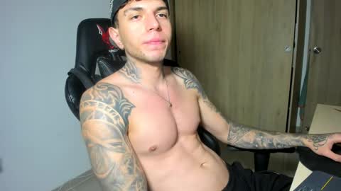 derekmuller11 online show from April 14, 12:14 am