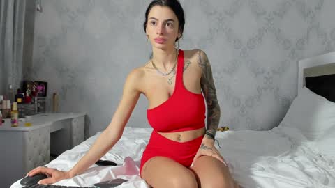 Snapshot of desert2blosom chatting on December 8, 1:52 am Mia online show from December 8, 1:52 am