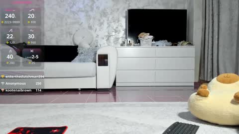 Mia online show from September 29, 2:32 am