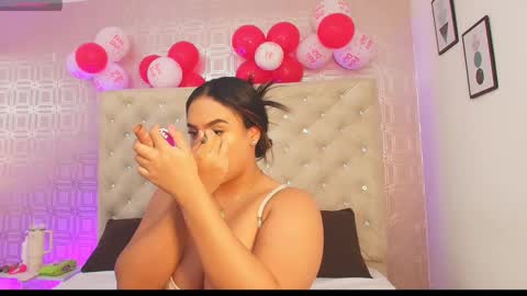 Snapshot of desire_sara chatting on February 18, 12:39 pm Sara Desire online show from February 18, 12:39 pm