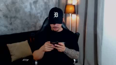 desmond_02 online show from November 26, 9:39 am