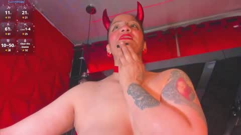 Snapshot of devil_taylorx chatting on February 18, 2:16 pm devil_taylorx online show from February 18, 2:16 pm
