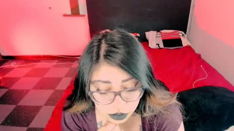 Snapshot of devilfox29 chatting on March 1, 4:37 am L I NA online show from March 1, 4:37 am