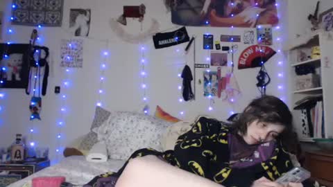 Snapshot of devilg1rl chatting on January 31, 4:36 am poutyangel online show from January 31, 4:36 am