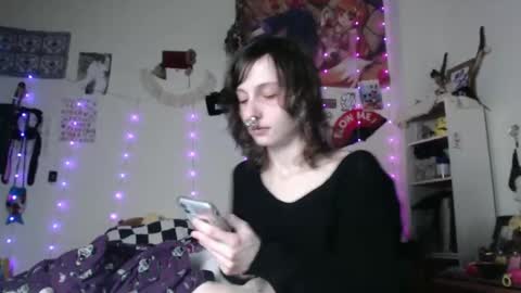 Snapshot of devilg1rl chatting on February 28, 3:48 am poutyangel online show from February 28, 3:48 am