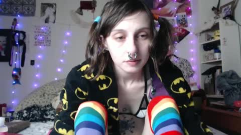 Snapshot of devilg1rl chatting on February 24, 8:06 am poutyangel online show from February 24, 8:06 am
