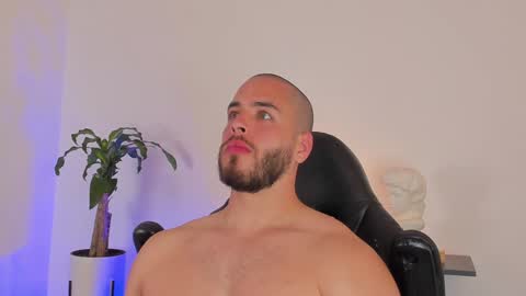 Devon Collins Independent model online show from December 13, 12:09 am