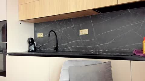 devyale online show from October 1, 10:25 am