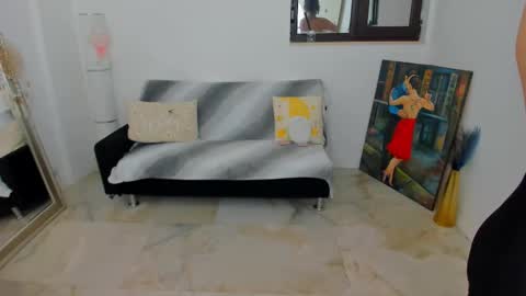 Deya online show from December 15, 8:05 pm