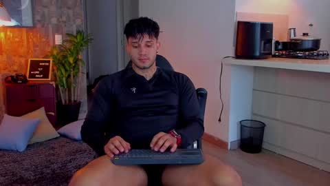 JULIAN online show from November 22, 9:24 pm