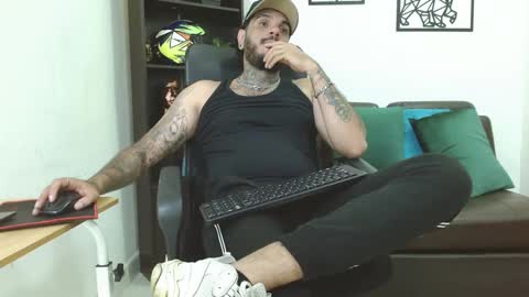 Snapshot of dhamian_wolf_hunter chatting on December 10, 4:17 pm dhaian online show from December 10, 4:17 pm