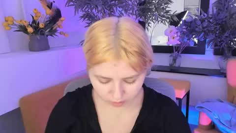 Dia online show from November 14, 8:00 pm