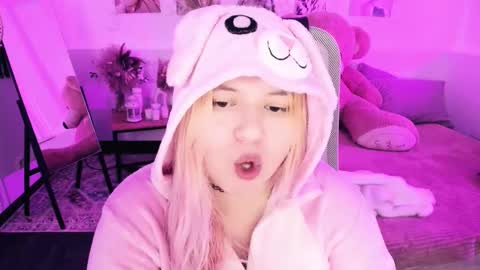 Dia online show from February 24, 8:01 pm