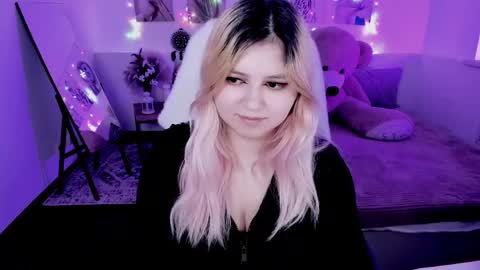 Dia online show from April 11, 7:29 pm