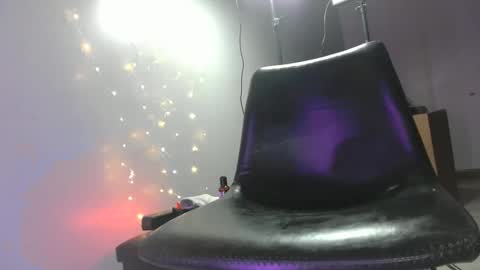 Snapshot of diamondshadows chatting on February 27, 12:14 am Diamonds online show from February 27, 12:14 am