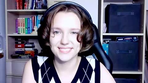 diana_back3 online show from October 3, 4:26 pm