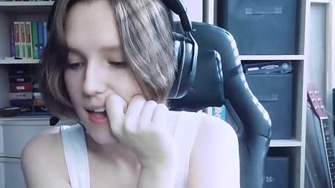 diana_back3 online show from October 1, 6:34 am