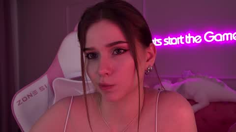 Snapshot of dianabecker chatting on February 7, 1:36 am Diana online show from February 7, 1:36 am