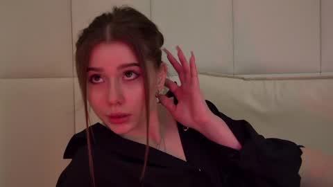 Snapshot of dianabecker chatting on February 4, 10:34 pm Diana online show from February 4, 10:34 pm