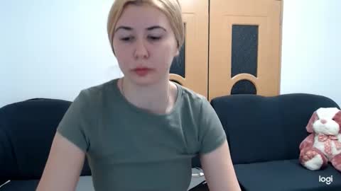 Snapshot of dianasmiey7 chatting on February 13, 10:23 am dianasmiey7 online show from February 13, 10:23 am