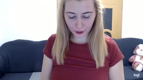 Snapshot of dianasmiey7 chatting on March 12, 9:35 pm dianasmiey7 online show from March 12, 9:35 pm