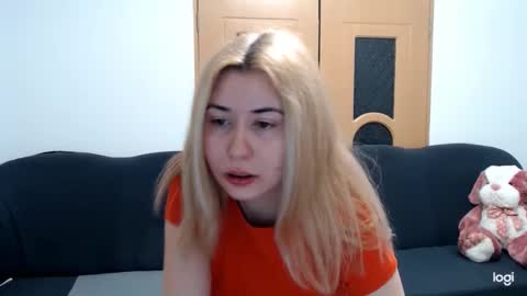 Snapshot of dianasmiey7 chatting on February 19, 5:38 pm dianasmiey7 online show from February 19, 5:38 pm