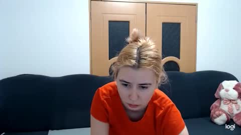 Snapshot of dianasmiey7 chatting on February 14, 9:34 am dianasmiey7 online show from February 14, 9:34 am