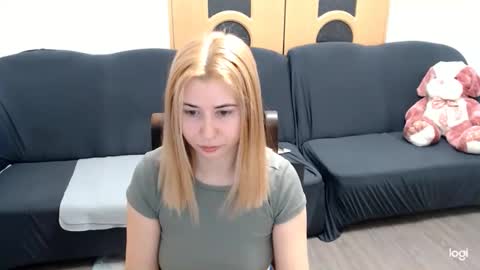 Snapshot of dianasmiey7 chatting on February 4, 9:28 am dianasmiey7 online show from February 4, 9:28 am