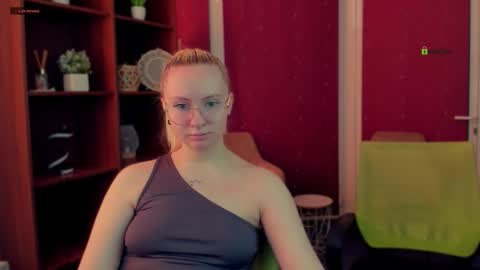 diara ti online show from February 3, 12:42 pm