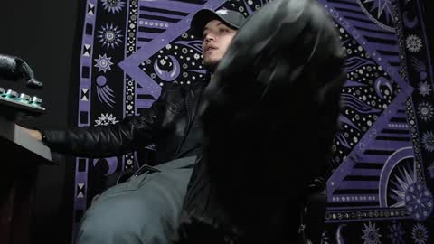 Snapshot of dicaprioo_ chatting on February 5, 12:31 am DICAPRIO online show from February 5, 12:31 am