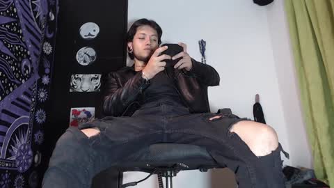 Snapshot of dicaprioo_ chatting on December 16, 1:53 am DICAPRIO online show from December 16, 1:53 am