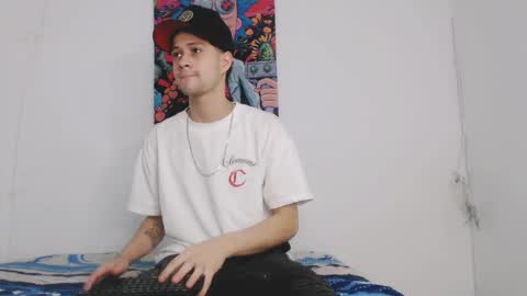 dick_boy_18 online show from May 4, 3:29 pm