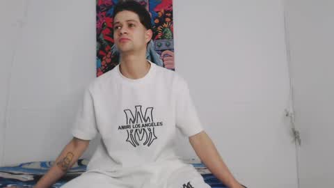 dick_boy_18 online show from May 2, 4:35 pm