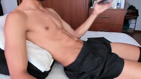Snapshot of diego_latino chatting on February 12, 6:19 pm Diego lat online show from February 12, 6:19 pm