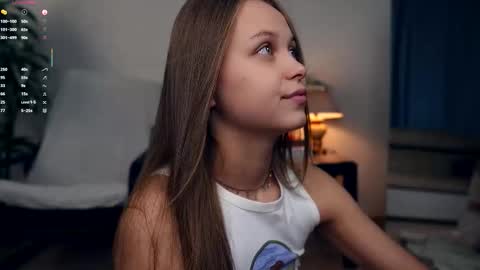 Elwyna online show from October 3, 7:00 pm