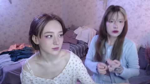 Hi im Alice 3 Im usualy online 03-10 or 17-21 UTC0 online show from February 12, 1:53 am