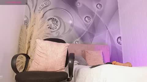 dilan_femboy_ online show from August 7, 3:21 pm