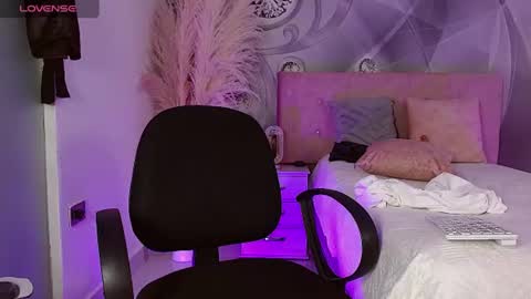 dilan_femboy_ online show from August 6, 3:21 pm