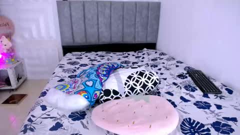 DINA online show from February 14, 7:44 pm