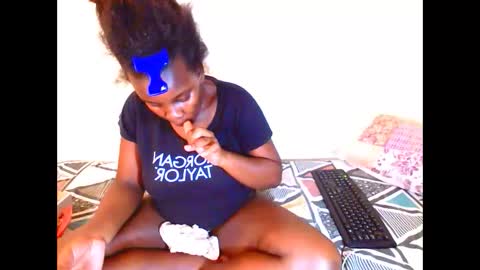 Snapshot of dinnydakrazx chatting on December 1, 6:54 pm dinnydakrazx online show from December 1, 6:54 pm